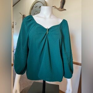 New 89th & Madison Green Relaxed Ruffled Cap Sleeve Top. Size M